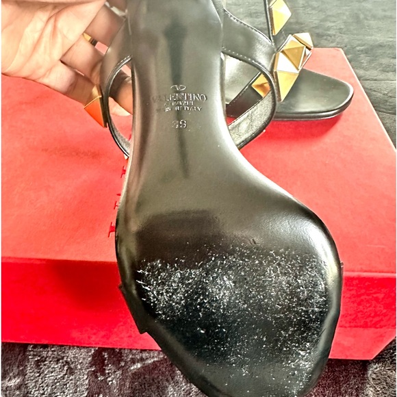 Valentino Garavani Roman Stud Calfskin Sandal. Excellent condition. Worn twice. - Picture 6 of 12